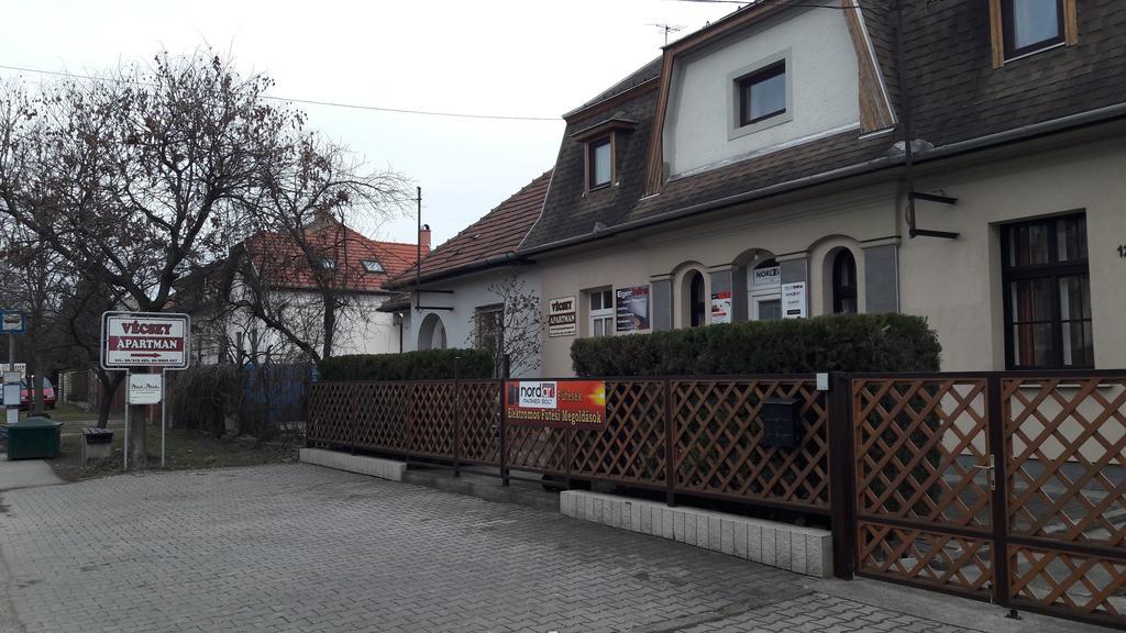 Vecsey Apartman Apartment Eger Bagian luar foto