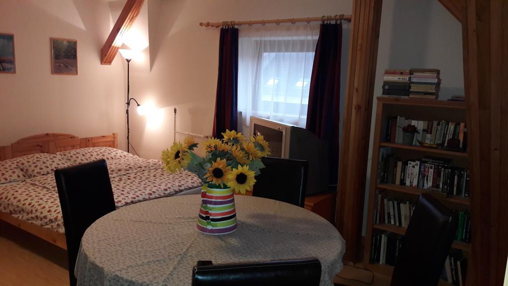 Vecsey Apartman Apartment Eger Bagian luar foto