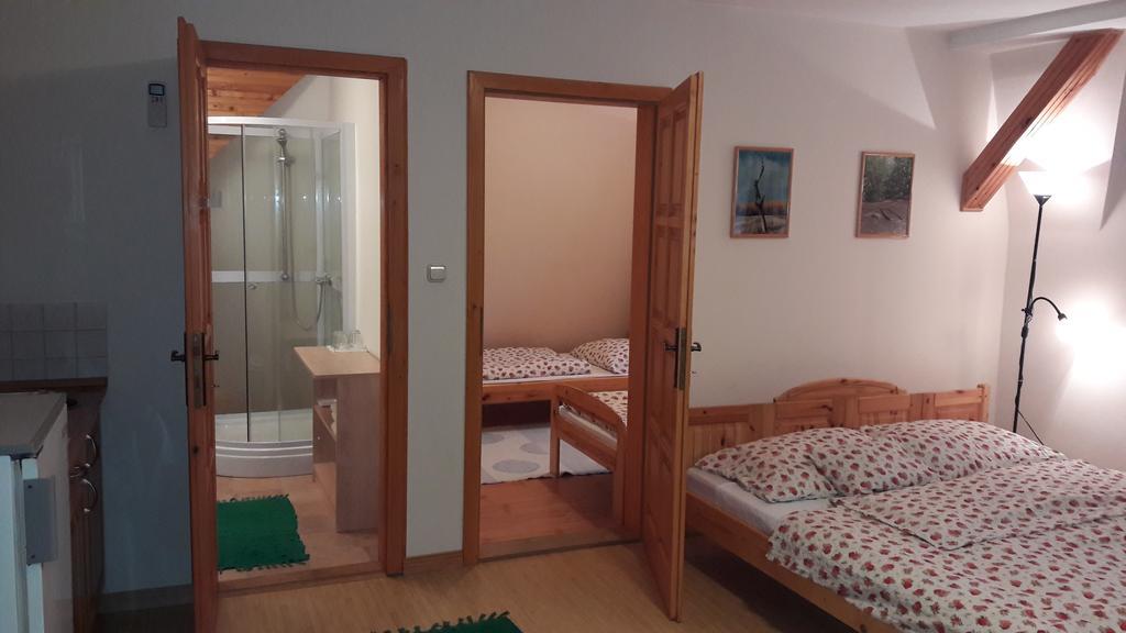 Vecsey Apartman Apartment Eger Bagian luar foto
