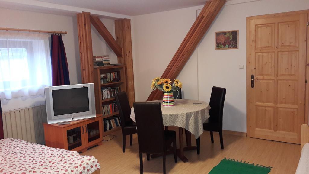 Vecsey Apartman Apartment Eger Bagian luar foto