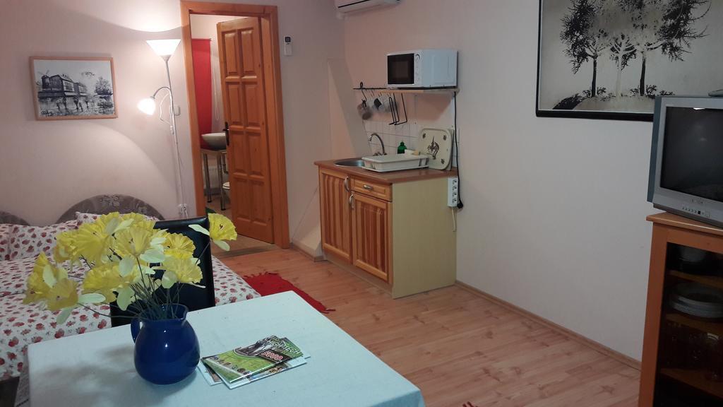 Vecsey Apartman Apartment Eger Bagian luar foto