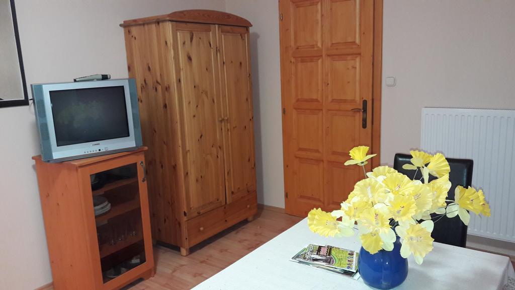 Vecsey Apartman Apartment Eger Bagian luar foto