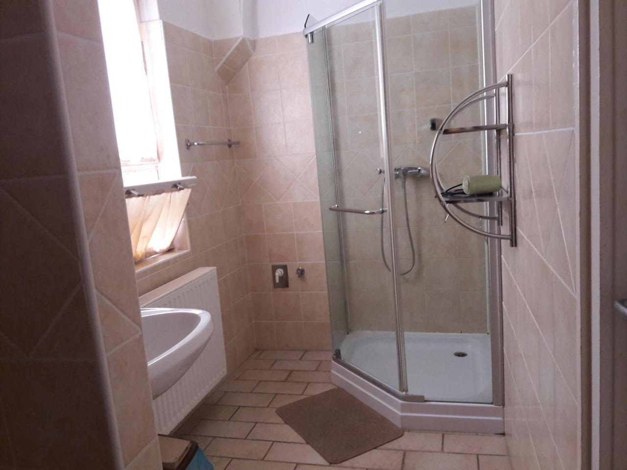 Vecsey Apartman Apartment Eger Bagian luar foto