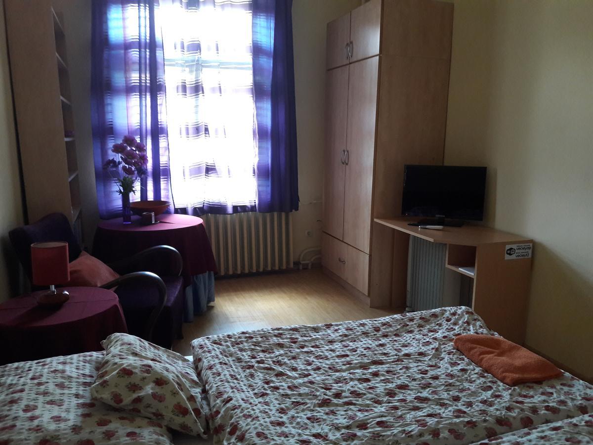 Vecsey Apartman Apartment Eger Bagian luar foto