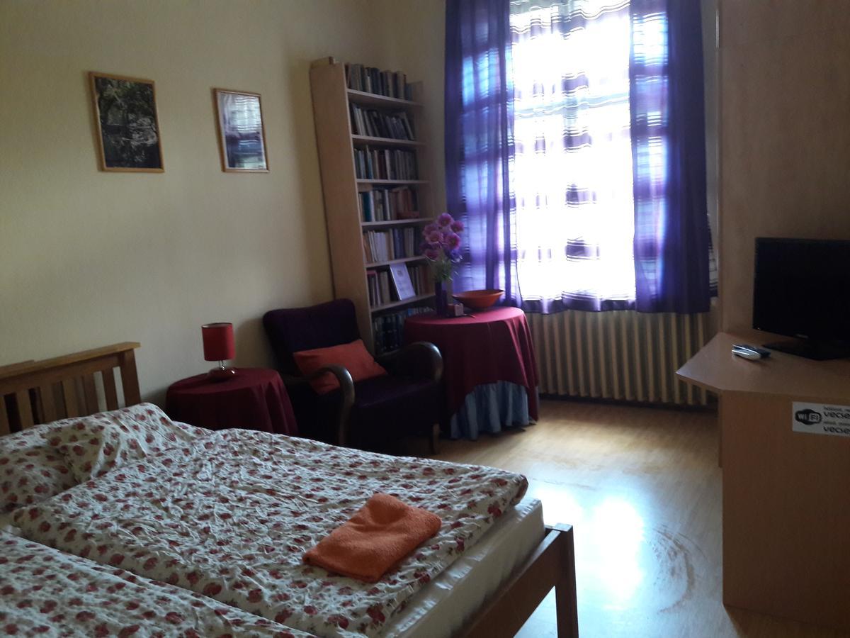 Vecsey Apartman Apartment Eger Bagian luar foto
