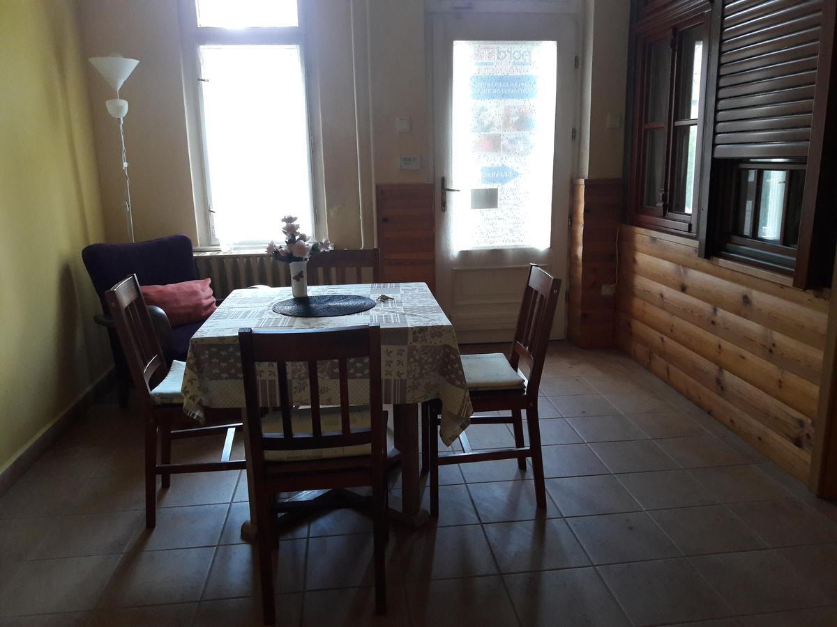 Vecsey Apartman Apartment Eger Bagian luar foto